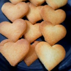 A picture of Heart cookies.