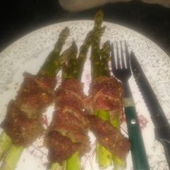 A picture of Anita's Rosted Asparagus With Steak.