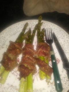 A picture of Anita's Rosted Asparagus With Steak.