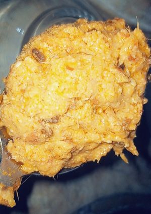 A picture of Lahsan Lal mirch or peanut Chutney,.