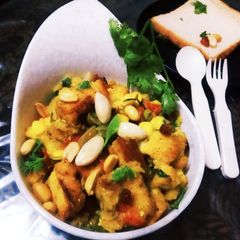 A picture of Grilled bread masala upma bowl.