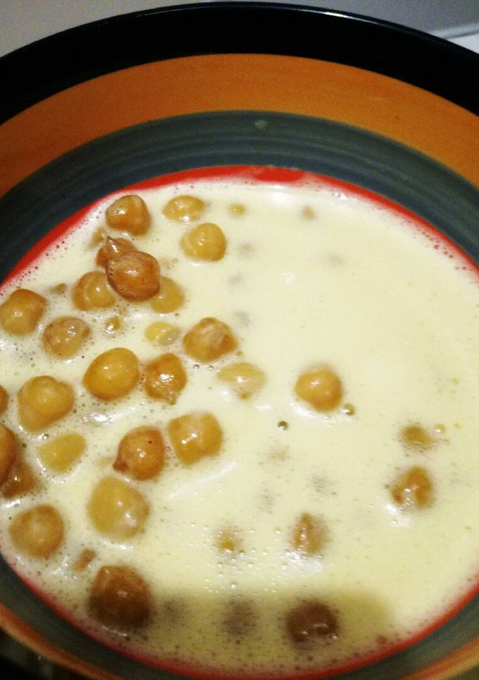 Una foto de Garbanzos en sopa a la mayonesa