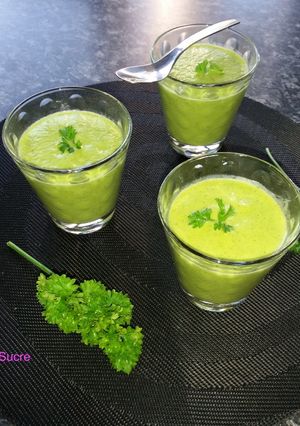 Une photo de Soupe froide Courgette-Chèvre