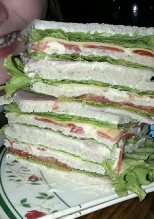 Una foto de Sándwich de miga xxx al gusto de mi niña de 10 años