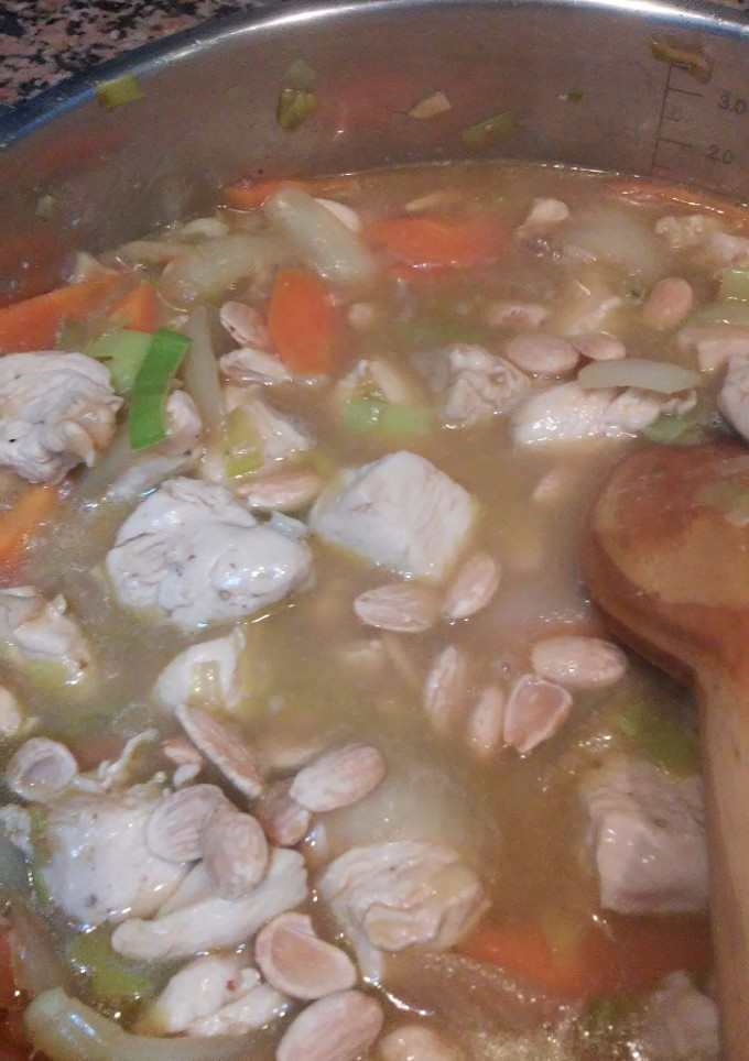 Una foto de Pollo con almendras