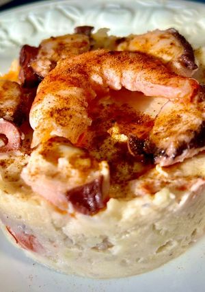 Foto principal de 190. Puré de patata con langostinos y pulpo