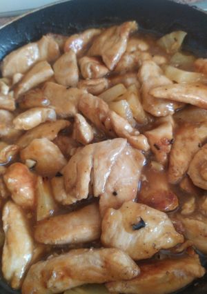 Una foto de Pechuga de pollo con piña