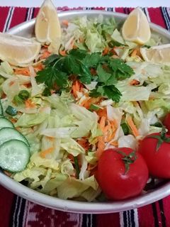 O poză a rețetei Salată Iceberg-o salată crocantă de primăvară.