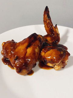 Una foto de Alitas de Pollo con Salsa “Hoisin” 🍗