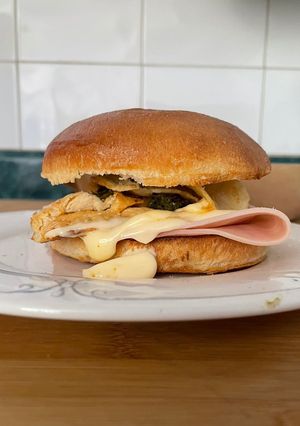 Una foto de Sándwich de pollo especial