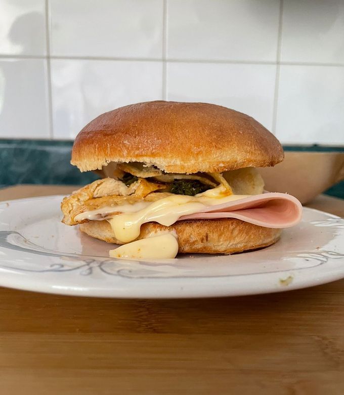 Una foto de Sándwich de pollo especial