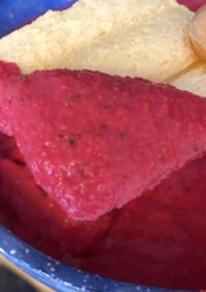Una foto de Hummus de remolacha vegano