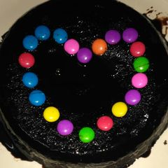 A picture of Oreo biscuit cake.