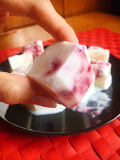 Una foto de Bombones helados de Kéfir y miel
