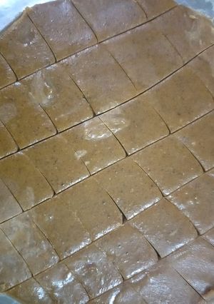 A picture of Suji besan burfi.