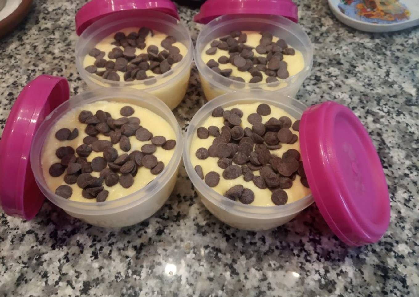 Crema o mousse de mandarina con perlitas de chocolate