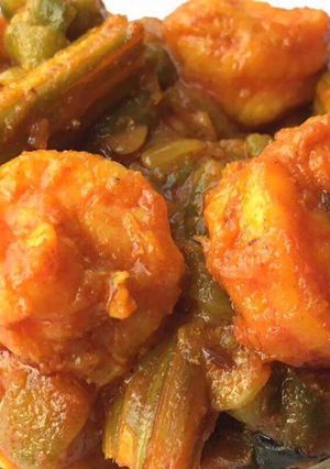 A picture of Prawns Drumstick with Ridgegourd curry.