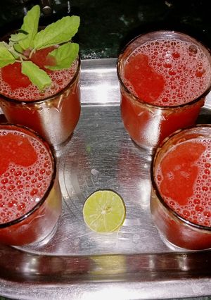 तरबूझ का जूस(tarbuj ka juice recipe in hindi) रेसिपी मुख्य फोटो