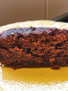 Una foto de Brownie con manzana