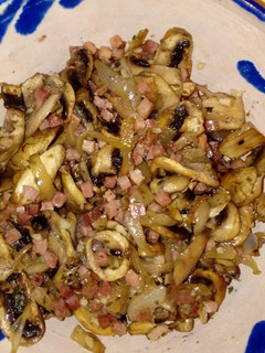Una foto de Champiñones con jamón