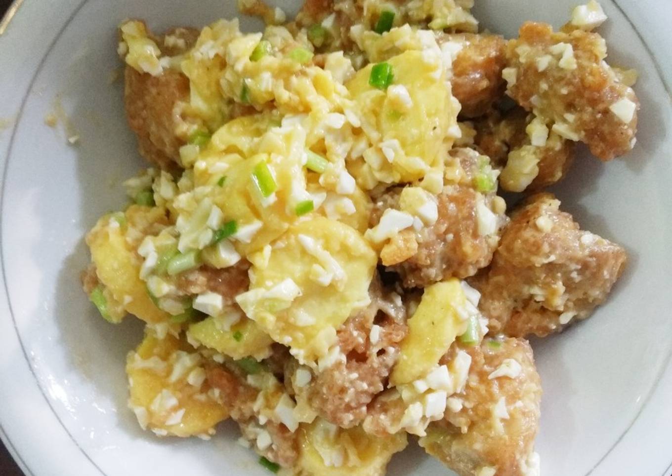 Ayam karage dan tofu (tahu sutra) saus telur asin