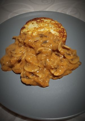 Sós túrós lepény gombapaprikással recept fotója