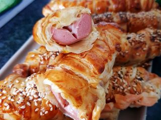 Feuilletés saucisses fromage 😋#février