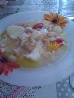 Una foto de Ensalada de alubias con bacalao