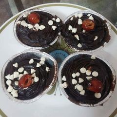 Chocolate mocha brownies cup cakeWith chocolate mocha topping A picture of Chocolate mocha brownies cup cakeWith chocolate mocha topping.