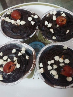 A picture of Chocolate mocha brownies cup cakeWith chocolate mocha topping.