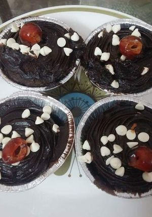 A picture of Chocolate mocha brownies cup cakeWith chocolate mocha topping.