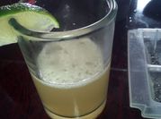 Una foto de cocteles con whisky