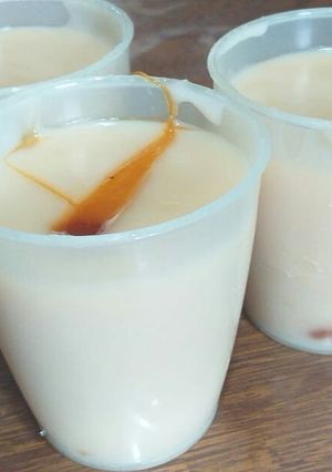 Una foto de Postre de maicena con caramelo