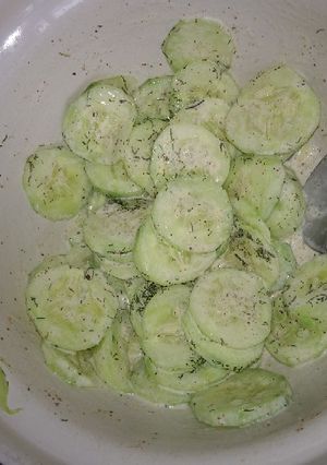 Une photo de Salade de concombre 🥒