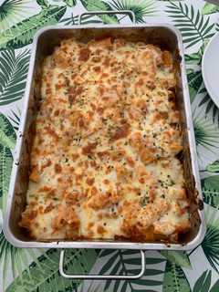 Una foto de Macarrones boloñesa gratinados