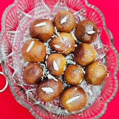 A picture of Gulab jaman.