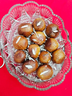 A picture of Gulab jaman.