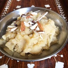 Suji ka halwa A picture of Suji ka halwa.