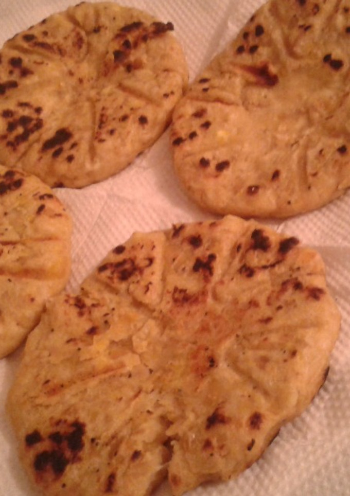 Una foto de Arepas de plátano Harton verde con queso