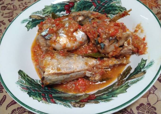 Langkah Mudah untuk Menyiapkan Ikan Salem bumbu balado, Lezat Sekali