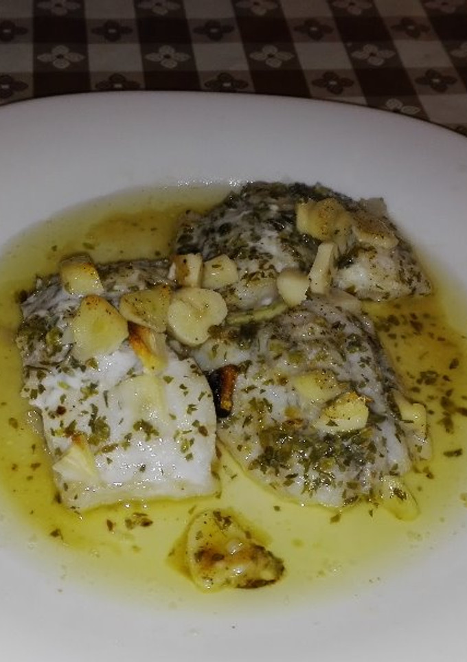 Una foto de Rosada al horno con ajitos