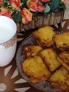 A picture of French toast.