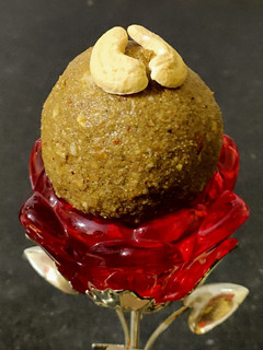 A picture of Millet laddu.
