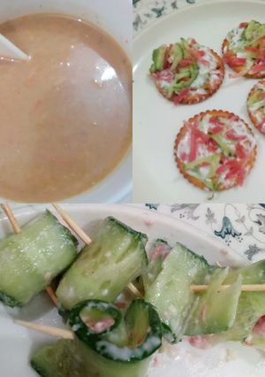 A picture of Mulligatawny soup with cucumber rolls and mayo cheesy snack.