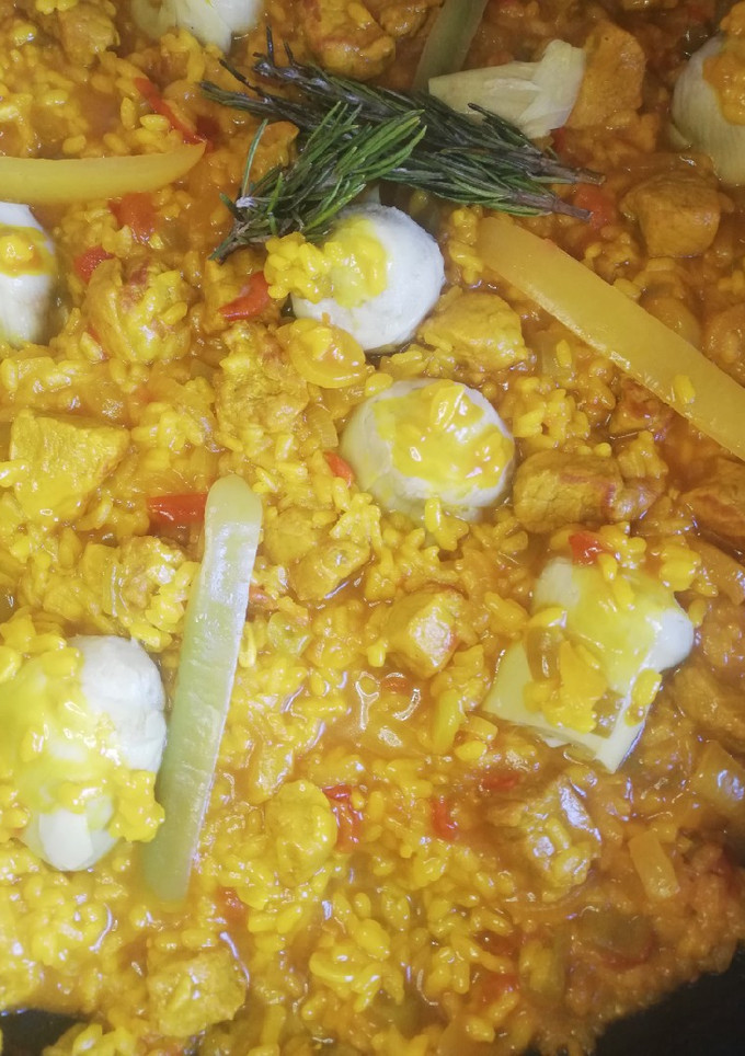 Una foto de Arroz de Solomillo de cerdo ibérico con alcachofas