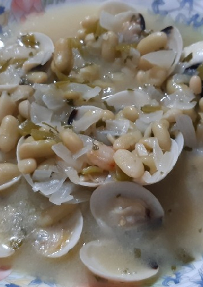 Una foto de Verdinas con gambas y almejas