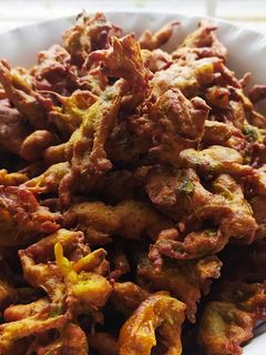 કેળા - મેથીના ભજીયા ::: (kela methi na bhajiya recipe in Gujarati ) રેસીપી મુખ્ય ફોટો