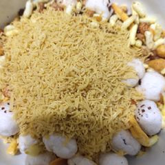 A picture of Makhana bhel.