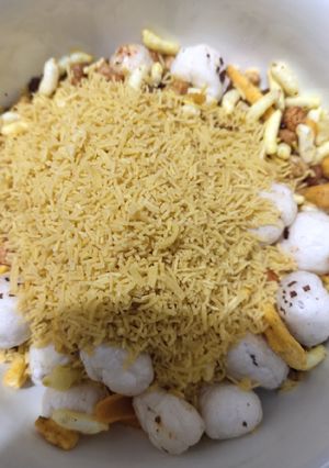 A picture of Makhana bhel.