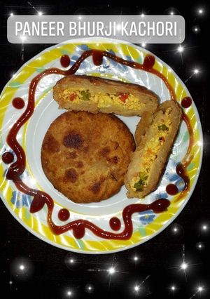 A picture of Paneer bhurji kachori.